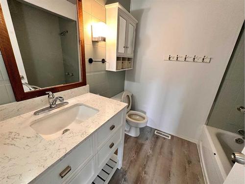 5136 53 Street, Irma, AB - Indoor Photo Showing Bathroom