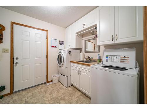 2526 10 Avenue, Wainwright, AB - Indoor Photo Showing Laundry Room