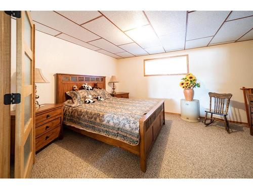 2526 10 Avenue, Wainwright, AB - Indoor Photo Showing Bedroom