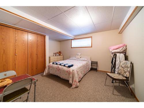 2526 10 Avenue, Wainwright, AB - Indoor Photo Showing Bedroom