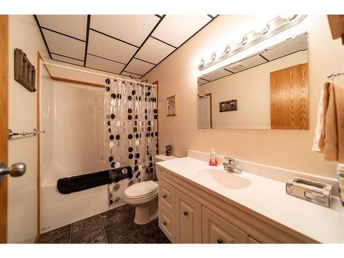 2526 10 Avenue, Wainwright, AB - Indoor Photo Showing Bathroom
