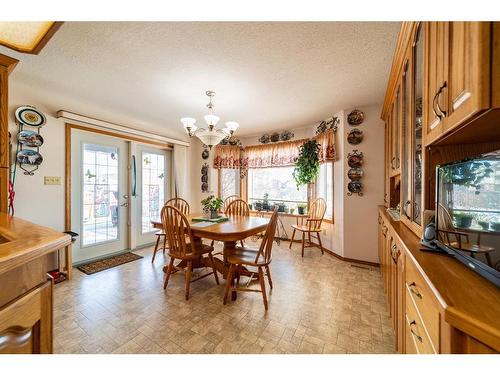 2526 10 Avenue, Wainwright, AB - Indoor Photo Showing Dining Room