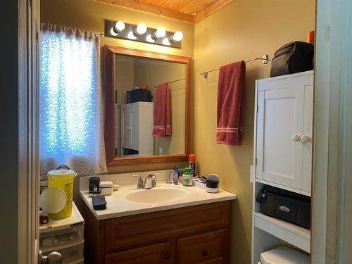 5503 51 Street, Edgerton, AB - Indoor Photo Showing Bathroom