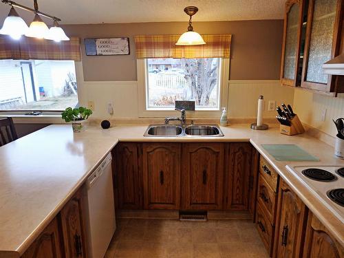 4905 51 Avenue, Kitscoty, AB - Indoor Photo Showing Kitchen With Double Sink