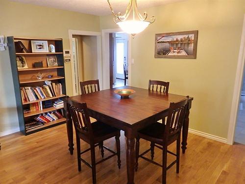 4905 51 Avenue, Kitscoty, AB - Indoor Photo Showing Dining Room