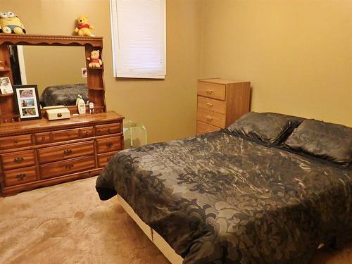 4905 51 Avenue, Kitscoty, AB - Indoor Photo Showing Bedroom