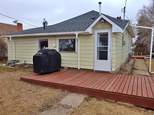 4905 51 Avenue, Kitscoty, AB - Outdoor With Exterior