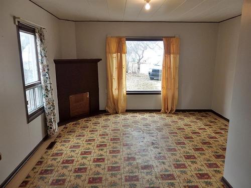 4907 51 Avenue, Vermilion, AB - Indoor Photo Showing Other Room
