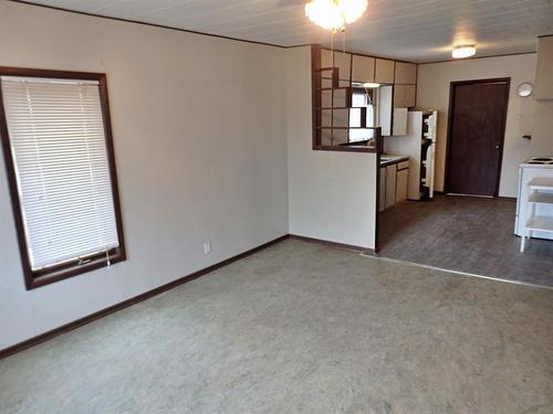 4907 51 Avenue, Vermilion, AB - Indoor Photo Showing Other Room
