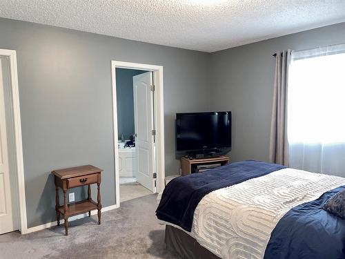 110 Railway Ave., Clandonald, AB - Indoor Photo Showing Bedroom