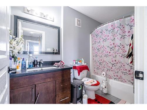 27-3390 72 Avenue, Lloydminster, AB - Indoor Photo Showing Bathroom