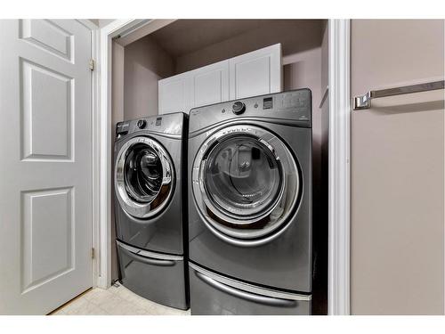 1-4201 56 Avenue, Lloydminster, AB - Indoor Photo Showing Laundry Room