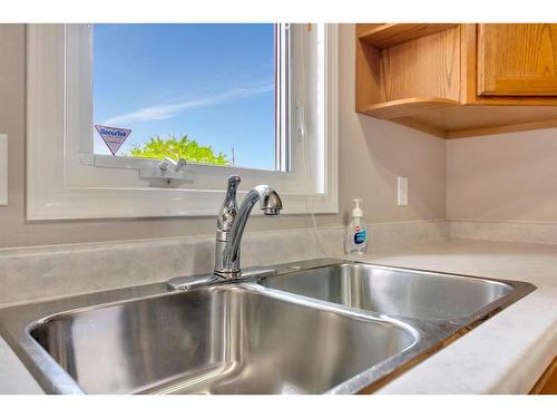 1-4201 56 Avenue, Lloydminster, AB - Indoor Photo Showing Kitchen With Double Sink