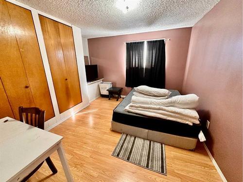 4908 47 Street, Hardisty, AB - Indoor Photo Showing Bedroom