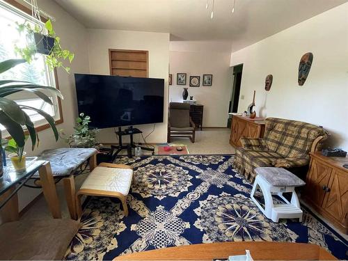 5124 50 Street, Edgerton, AB - Indoor Photo Showing Living Room