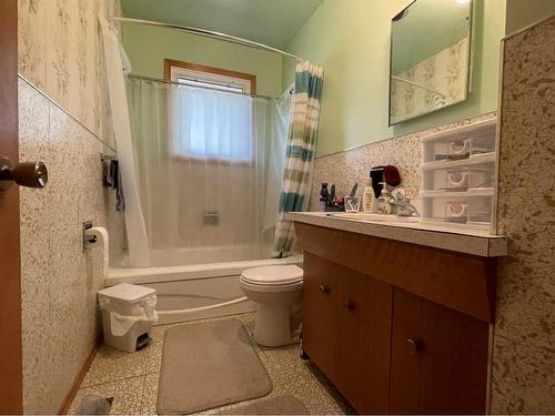 5124 50 Street, Edgerton, AB - Indoor Photo Showing Bathroom