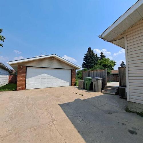 4113 52 Avenue, Lloydminster, AB - Outdoor With Exterior