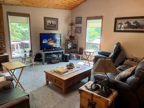 Se 13-55-2-W4Th, Rural Vermilion River, County Of, AB - Indoor Photo Showing Living Room