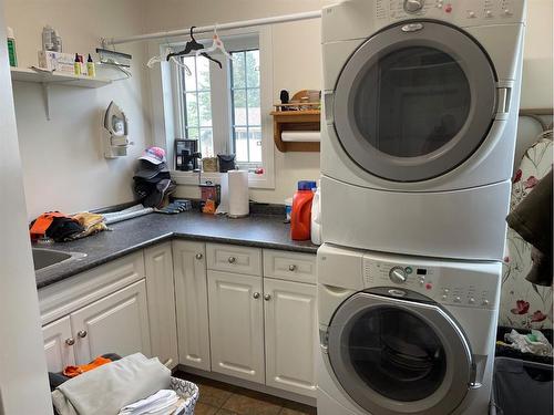 476 5 Street East, St. Walburg, SK - Indoor Photo Showing Laundry Room