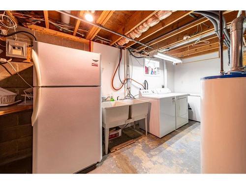 1025 6 Avenue, Wainwright, AB - Indoor Photo Showing Laundry Room