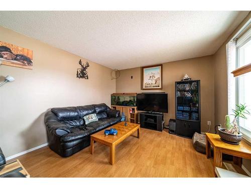 1025 6 Avenue, Wainwright, AB - Indoor Photo Showing Living Room