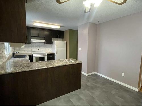 1025 6 Avenue, Wainwright, AB - Indoor Photo Showing Kitchen With Double Sink