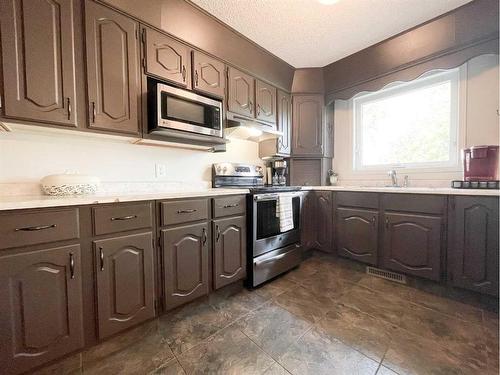 4900 2Nd Avenue North, Chauvin, AB - Indoor Photo Showing Kitchen