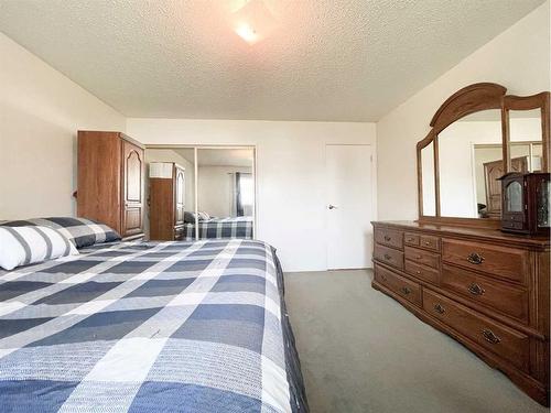 4900 2Nd Avenue North, Chauvin, AB - Indoor Photo Showing Bedroom