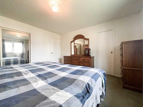 4900 2Nd Avenue North, Chauvin, AB - Indoor Photo Showing Bedroom