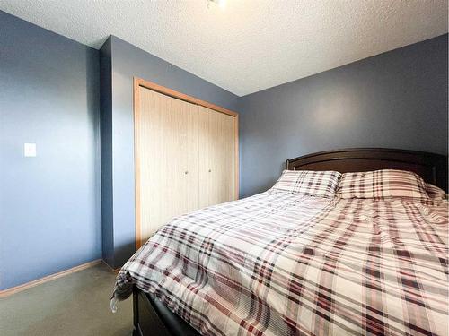 4900 2Nd Avenue North, Chauvin, AB - Indoor Photo Showing Bedroom