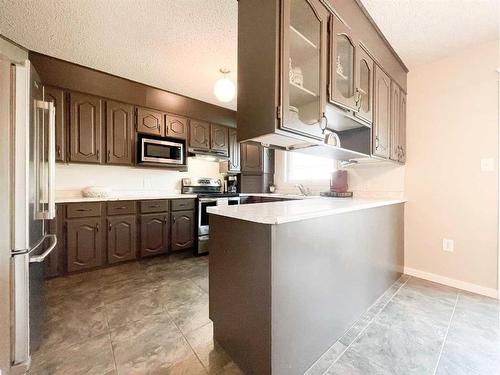 4900 2Nd Avenue North, Chauvin, AB - Indoor Photo Showing Kitchen