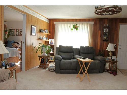 522 1 Street, Loon Lake, SK - Indoor Photo Showing Living Room