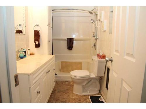 522 1 Street, Loon Lake, SK - Indoor Photo Showing Bathroom
