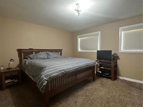 407 6 Street North, Marwayne, AB - Indoor Photo Showing Bedroom