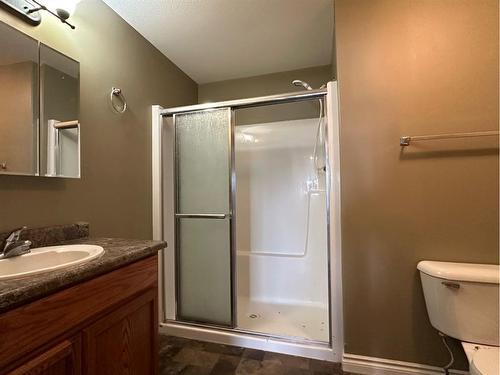 407 6 Street North, Marwayne, AB - Indoor Photo Showing Bathroom