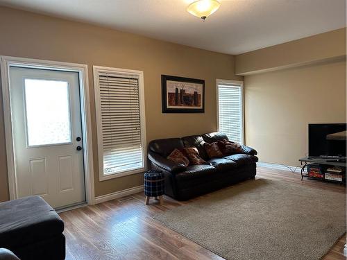 407 6 Street North, Marwayne, AB - Indoor Photo Showing Living Room