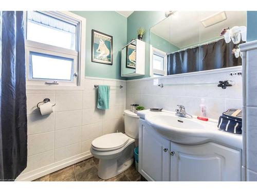 5203 46 Street, Lloydminster, AB - Indoor Photo Showing Bathroom