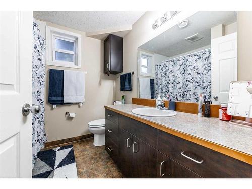 5203 46 Street, Lloydminster, AB - Indoor Photo Showing Bathroom