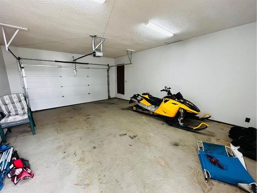 21 1 Avenue West, Derwent, AB - Indoor Photo Showing Garage