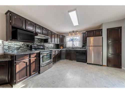 4905 52 Avenue, Kitscoty, AB - Indoor Photo Showing Kitchen With Upgraded Kitchen