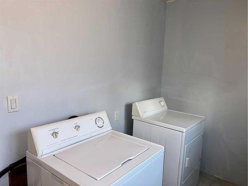 4816 53 Street, Innisfree, AB - Indoor Photo Showing Laundry Room