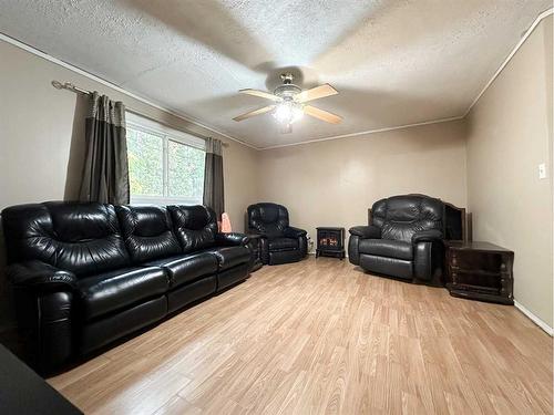 838 7 Avenue, Wainwright, AB - Indoor Photo Showing Other Room
