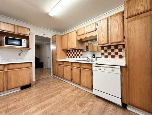 838 7 Avenue, Wainwright, AB - Indoor Photo Showing Kitchen With Double Sink