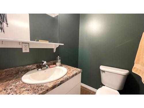 1621 4 Avenue, Wainwright, AB - Indoor Photo Showing Bathroom
