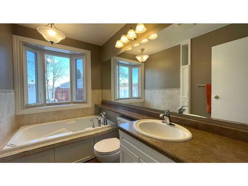 1621 4 Avenue, Wainwright, AB - Indoor Photo Showing Bathroom