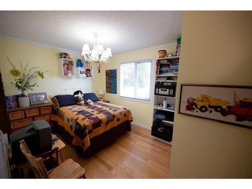 1621 4 Avenue, Wainwright, AB - Indoor Photo Showing Bedroom