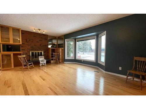1621 4 Avenue, Wainwright, AB - Indoor With Fireplace