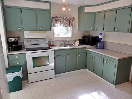 552039 Rr61, Rural Vermilion River, County Of, AB - Indoor Photo Showing Kitchen With Double Sink