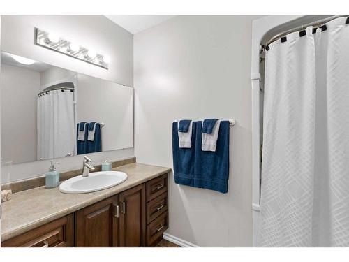 2905 54 Avenue, Lloydminster, AB - Indoor Photo Showing Bathroom
