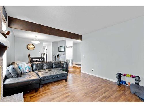 2905 54 Avenue, Lloydminster, AB - Indoor Photo Showing Living Room